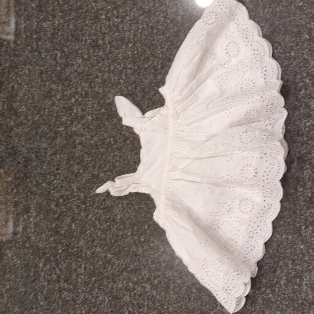 Baby Gap White Eyelet Lined Tank, Size 12-18 Months